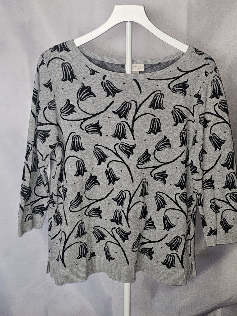 Ann Taylor Loft Size XL Floral Gray Black Sweater Women Stylish Cut